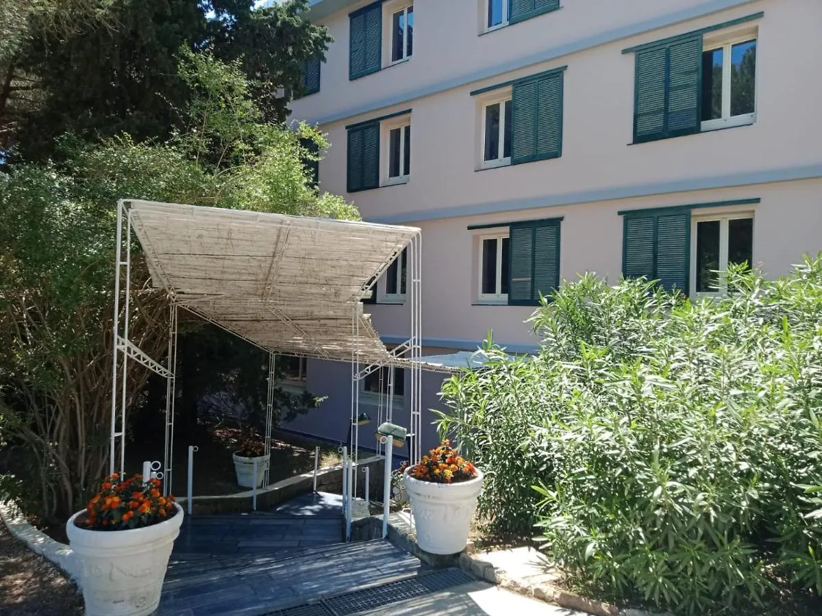 Hotel Club Lacona 4*,