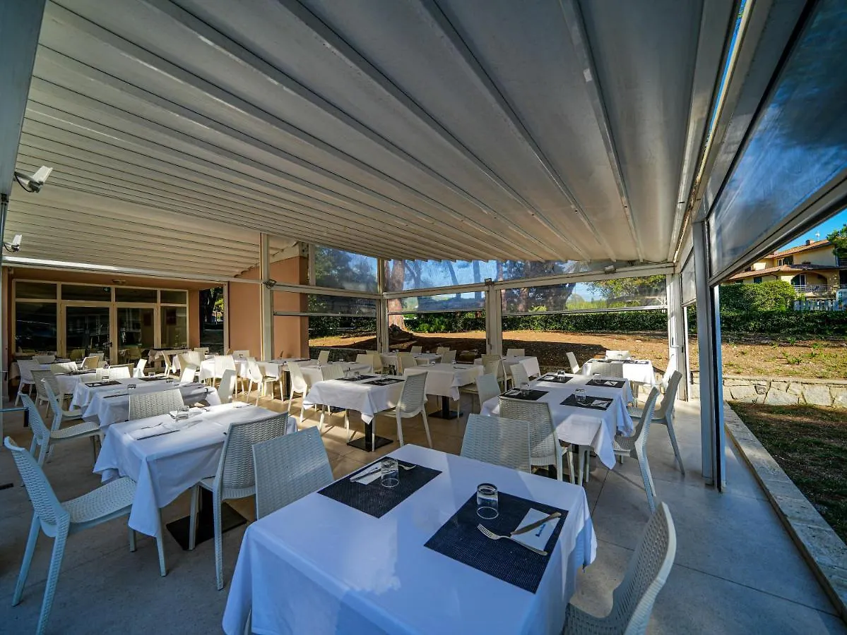 Hotel Club Lacona 4*,