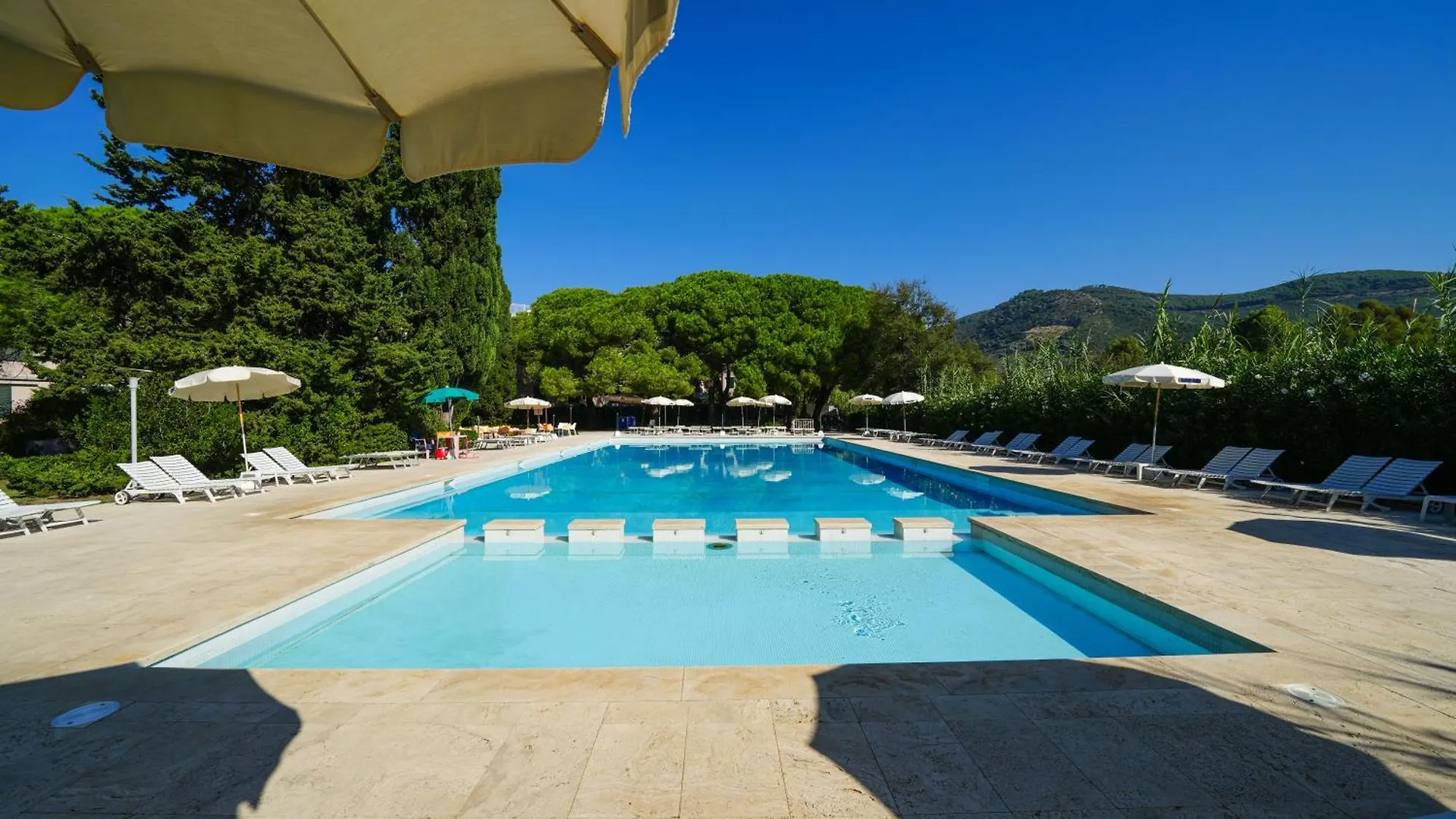 Hotel Club Lacona Resort