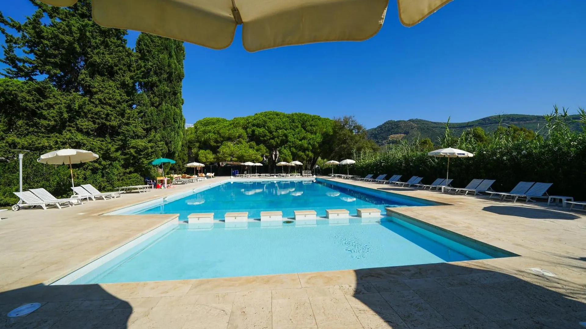 Hotel Club Lacona